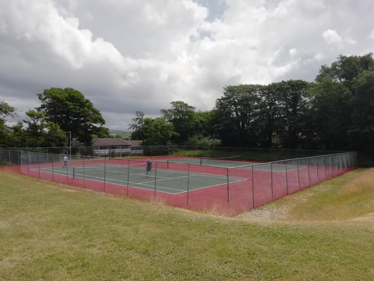 Cornwall Family Friendly Villa With Free Use Of Pool, Soft Play, Mini Golf, Tennis, Gym, Fitness Classes, Sauna And Ice Baths New Quay Exterior foto